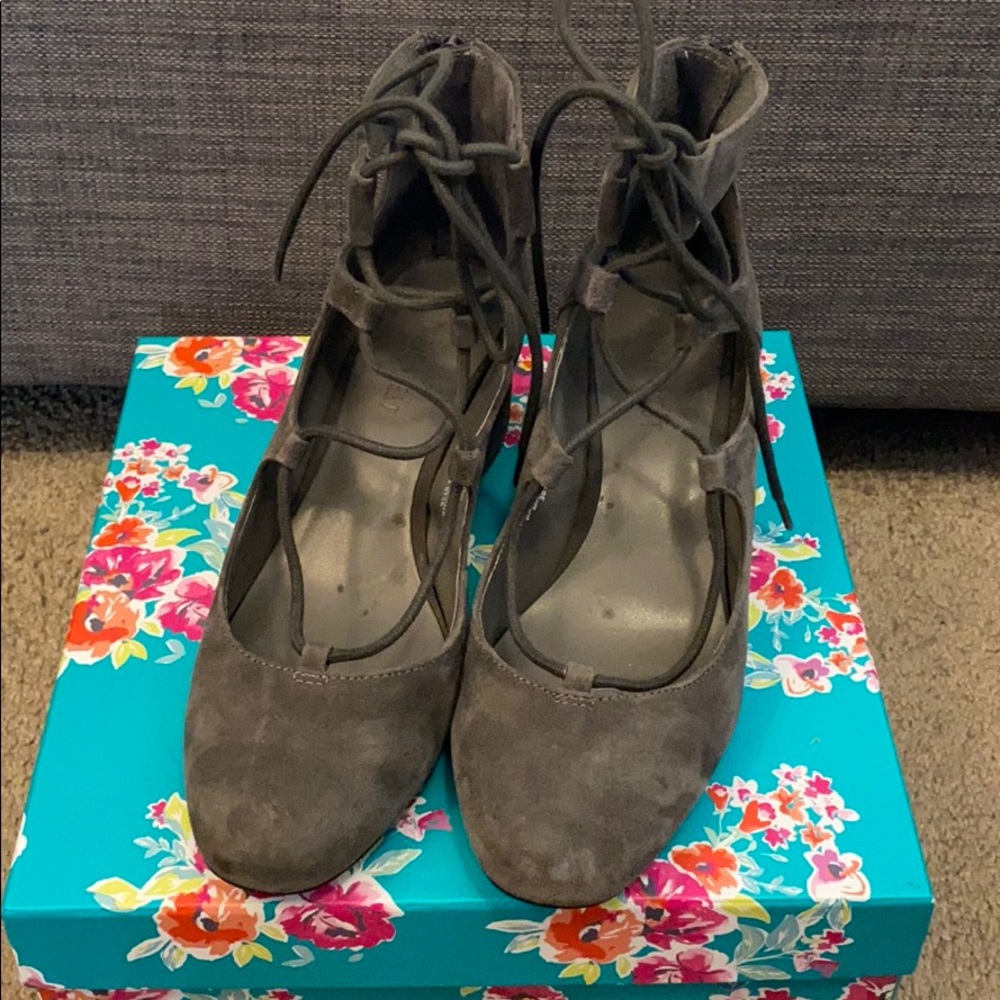 Grey tie-up heels
